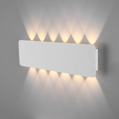 Настенный светодиодный светильник Elektrostandard Angle 40139/1 Led a055777