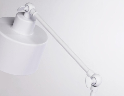 Настольная лампа Ambrella light Traditional TR8152