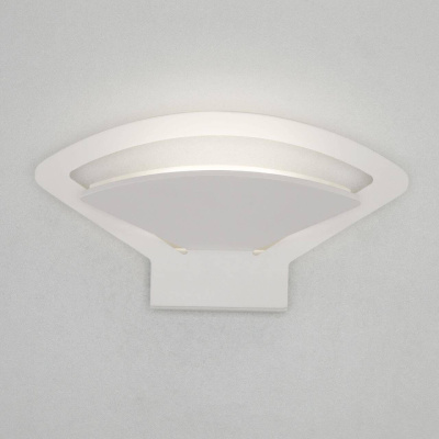 Настенный светильник Elektrostandard Pavo MRL LED 1009 a043973